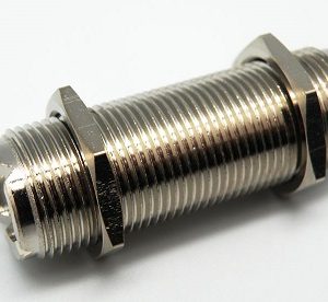 UHF DOBLE HEMBRA, LARGA