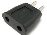 Adaptador clavija USA MACHO – EUROPA HEMBRA.