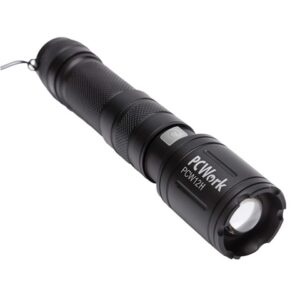 Linterna LED híbrida (batería18650 o tres pilas AAA)de 650 lm, recargable y con zoom.